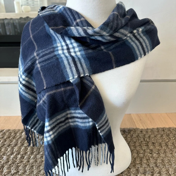 Lovely Soft Scarf take 20% off - Picture 4 of 4